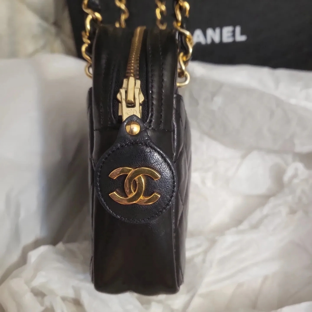 (SOLD)Authentic vintage Chanel camera bag - Picture 10 of 16